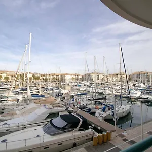 Appartement With Balcony And View On The Port, Fréjus