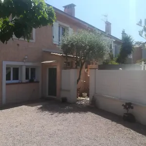 Appartement Sur Le Quai De Port, Fréjus
